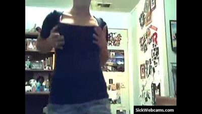 Teen Web Cam Shows it all
