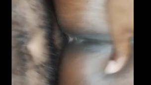 Mi vecina me pide ayuda y termino dándole en su coño