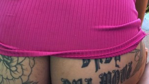 Garota de vestido seduz homem para receber leite no cuzinho