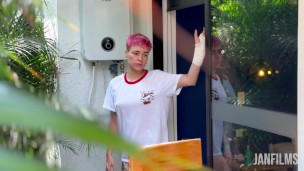 QUE RICO DESAYUNO! se levantó cachonda a darme lengua