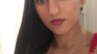 HOT GIRL MASTURBATES IN HER BATHROOM.